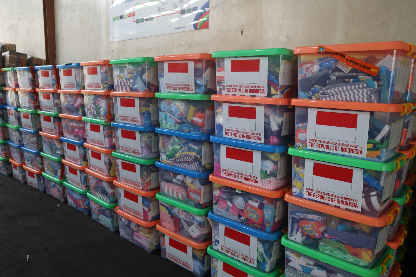 Bantuan kemanusiaan Indonesia berupa paket perlengkapan keluarga yang akan dibawa ke Turkiye dan Suriah, dalam pelepasan tahap 3 esok hari di di Lanud Halim Perdanakusumah Jakarta, pada Senin (20/2).